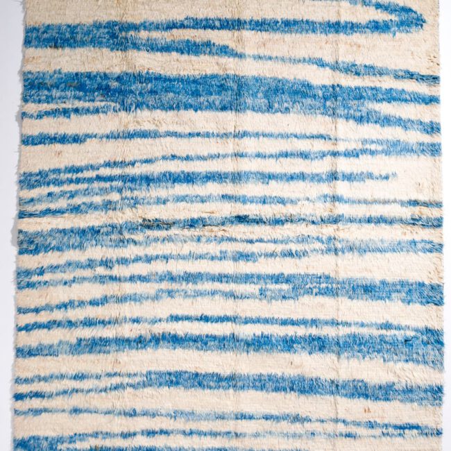 Barchi Berber Teppich mit blauen geschwungenen Linien