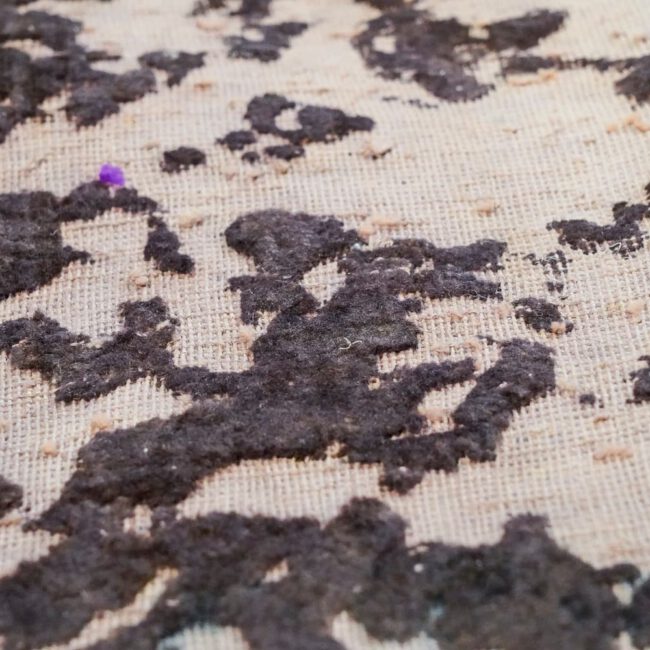 close up von einem schwarz hell lila farbener Persian Art Design Teppich