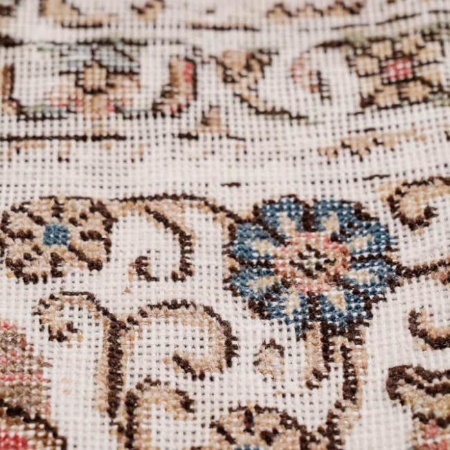 Close Up eines Persian Art Design Teppich mit pastelligem buntem Muster
