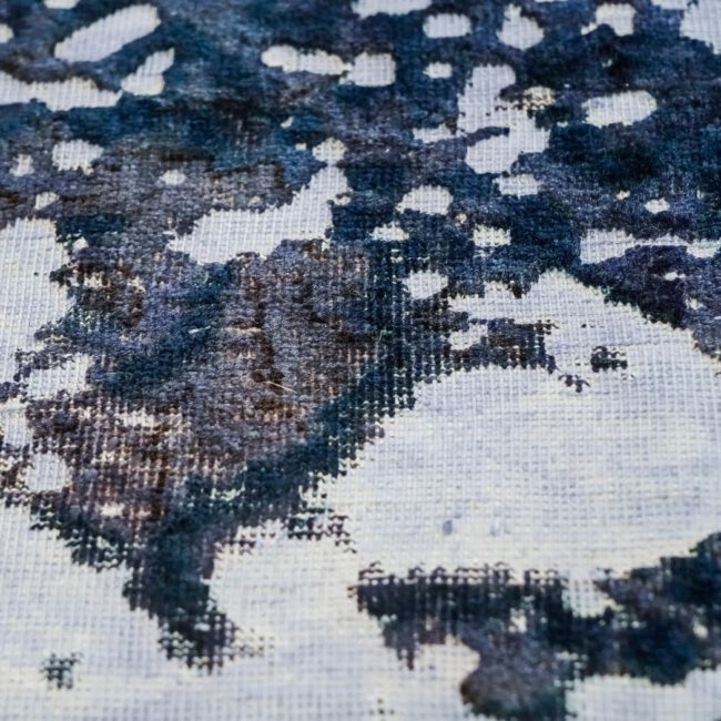 blauer Persian Art Design Teppich mit schwarzem Muster