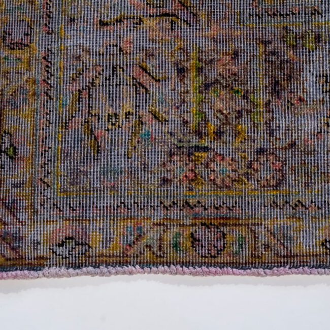 Nahaufnahme eines Persian Art Edition Teppich mit farbigem Muster